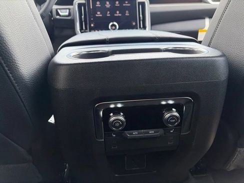 New 2026 GMC Yukon Denali w/ Sun & Power Step Package AWD/4WD image 28
