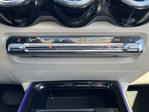 Used 2023 Mercedes-Benz GLB 250 image 30