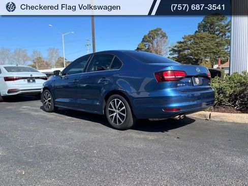 Used 2017 Volkswagen Jetta SE image 6