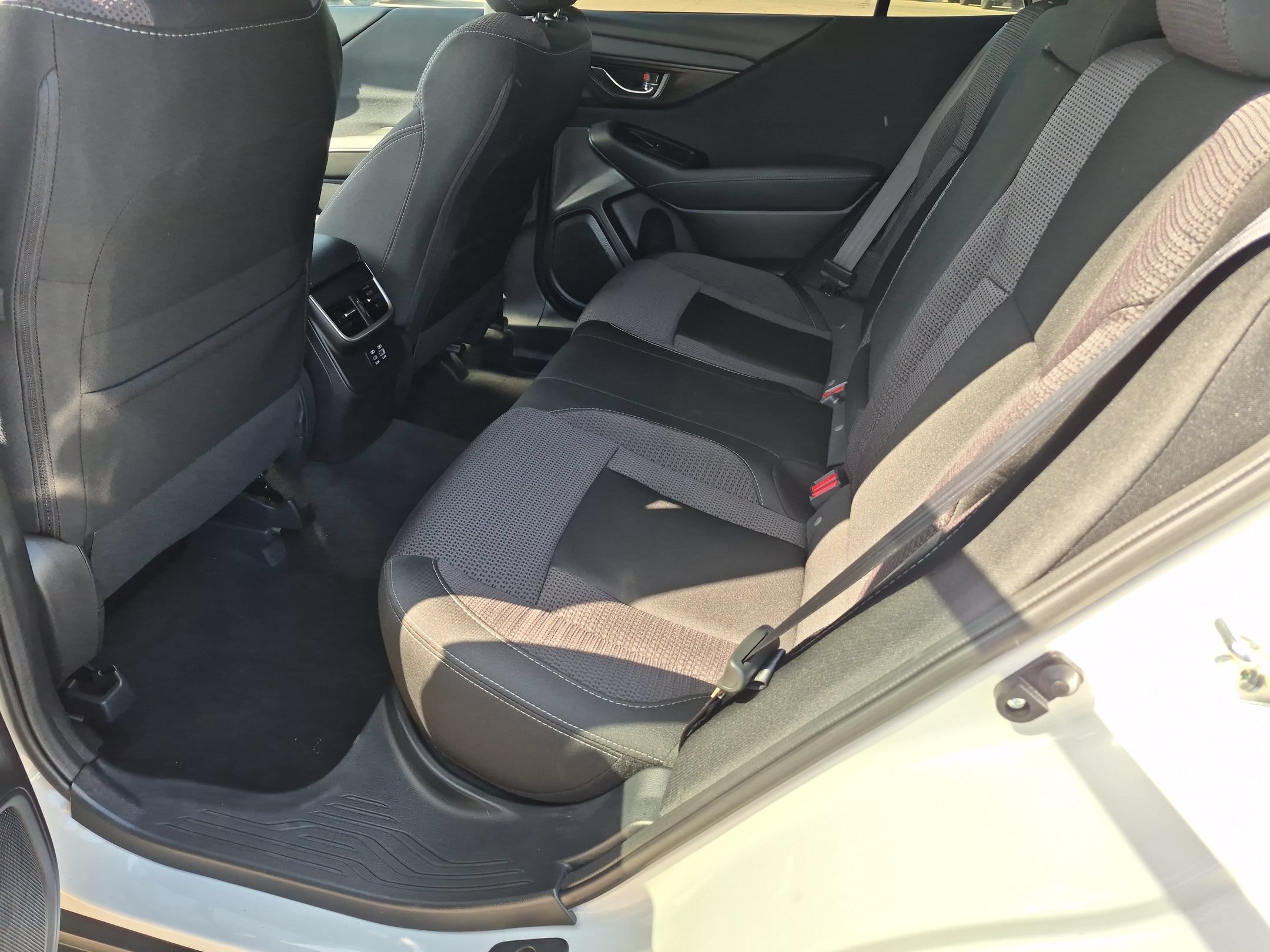 Used 2025 Subaru Outback Premium AWD/4WD image 15