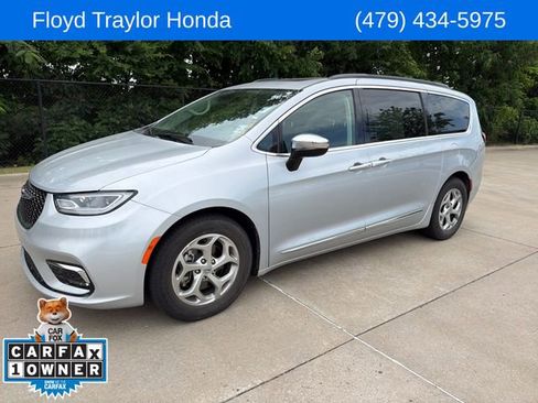 Used 2023 Chrysler Pacifica Limited FWD image 1