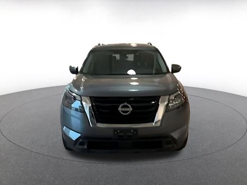 Used 2025 Nissan Pathfinder SV FWD image 4