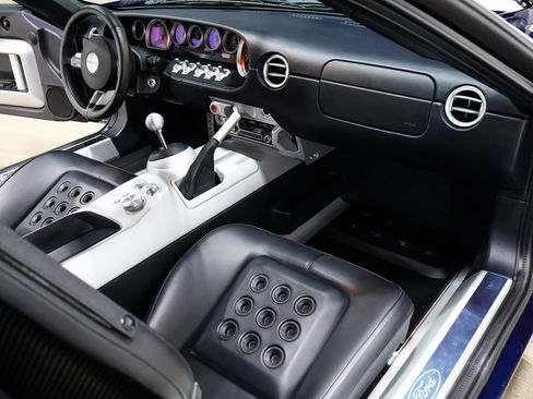 Used 2005 Ford GT RWD image 30