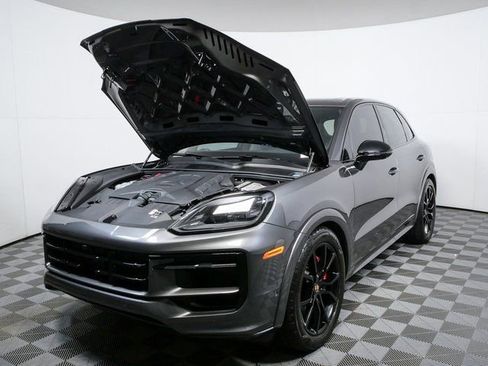Certified 2025 Porsche Cayenne GTS image 32