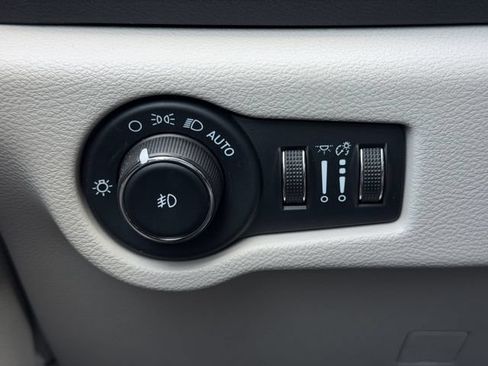 Used 2022 Chrysler Pacifica Touring-L FWD image 20