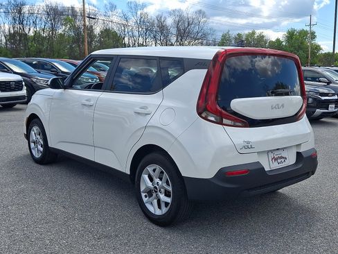 Used 2022 Kia Soul LX w/ Technology Package FWD image 4