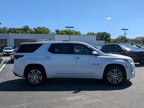Used 2024 Chevrolet Traverse High Country FWD image 8