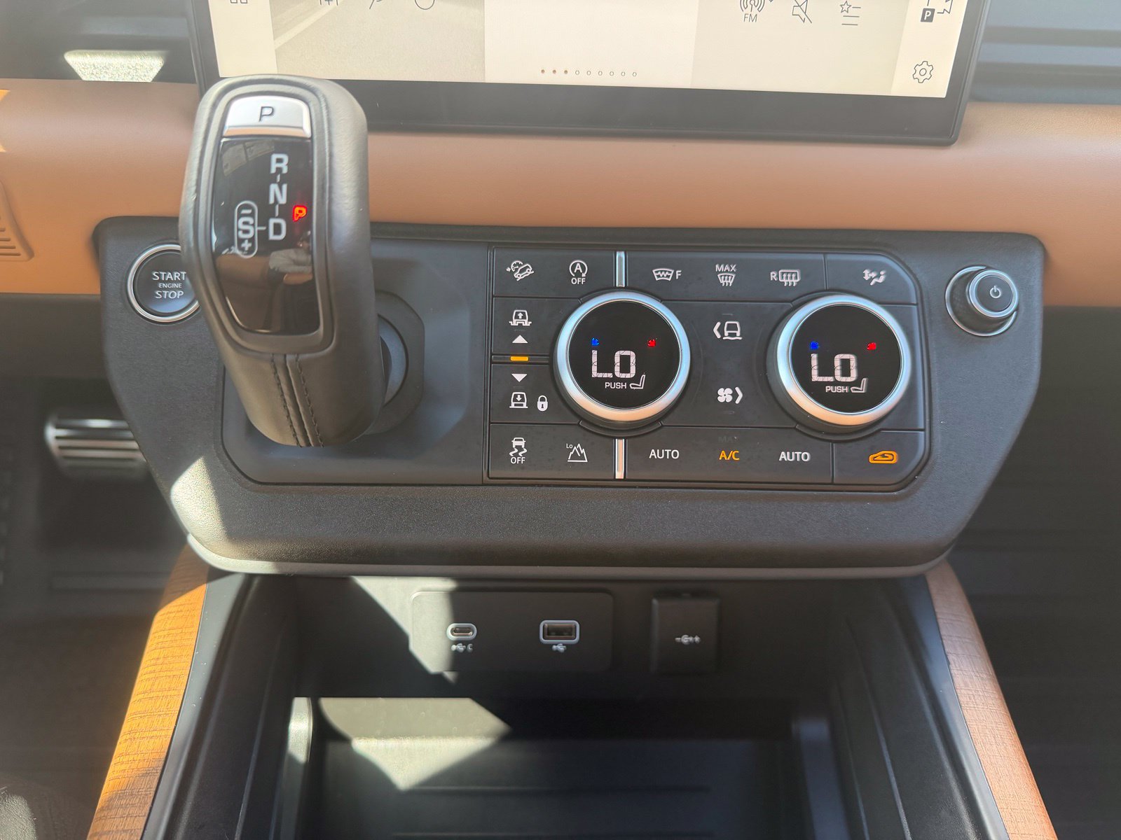 Used 2023 Land Rover Defender 130 X AWD/4WD image 19