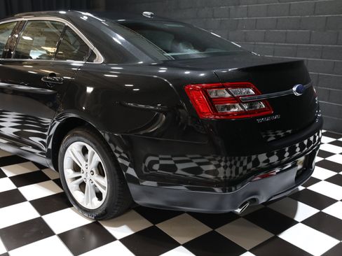 Used 2013 Ford Taurus SEL FWD image 22