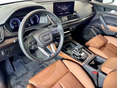 Used 2024 Audi Q5 e Premium Plus image 9