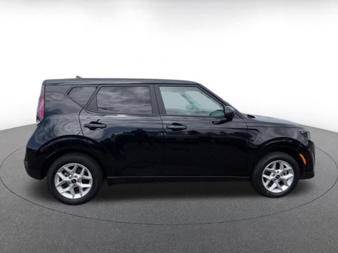 Used 2025 Kia Soul LX w/ LX Technology Package FWD image 16
