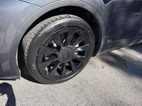 Used 2023 Tesla Model Y Long Range image 9