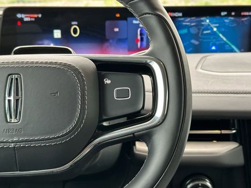 New 2025 Lincoln Navigator Reserve AWD/4WD image 10