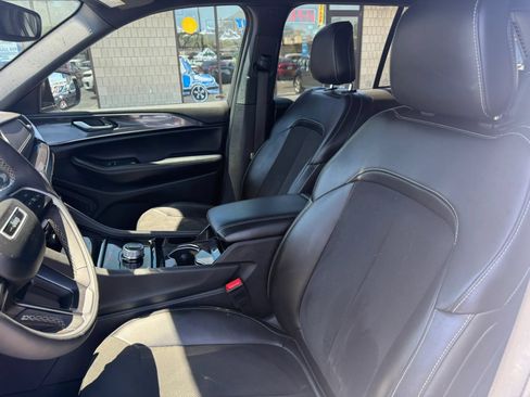 Used 2023 Jeep Grand Cherokee Altitude AWD/4WD image 18