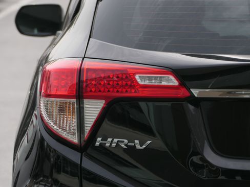 Used 2021 Honda HR-V LX image 5