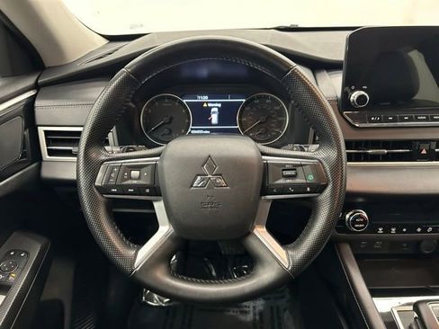 Used 2024 Mitsubishi Outlander SE image 21