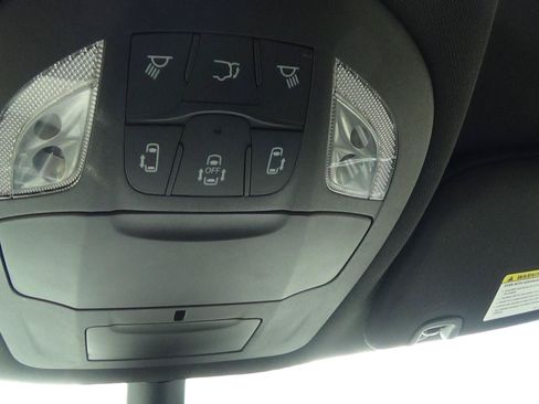 Certified 2025 Chrysler Pacifica Select FWD image 27