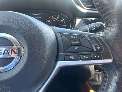 Used 2017 Nissan Rogue SL w/ SL Premium Package FWD image 22
