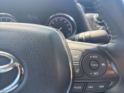 Used 2018 Toyota Camry SE image 18