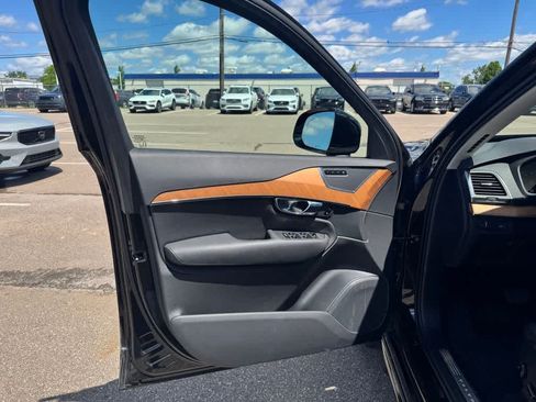 Used 2022 Volvo XC90 T6 Momentum w/ Climate Package AWD/4WD image 17