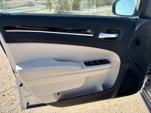 Used 2023 Chrysler 300 Touring w/ Sport Appearance Package image 10