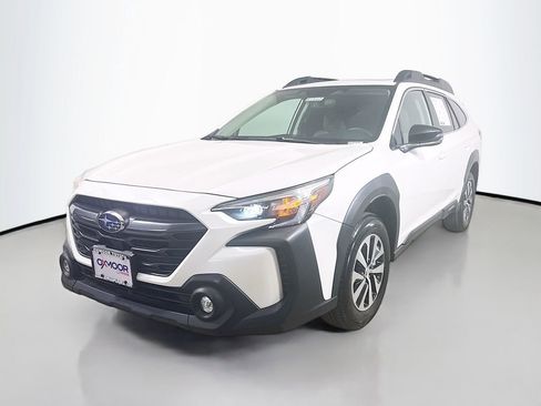 Used 2024 Subaru Outback Premium AWD/4WD image 3