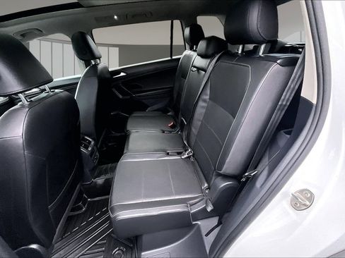 Used 2020 Volkswagen Tiguan SEL FWD image 22