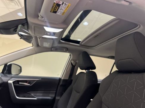 Used 2025 Toyota RAV4 XLE w/ Convenience Package FWD image 18