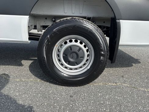 Used 2025 Mercedes-Benz Sprinter 2500 image 23