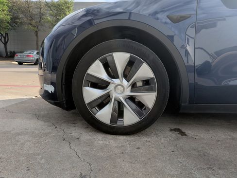 Used 2022 Tesla Model Y Long Range AWD/4WD image 34