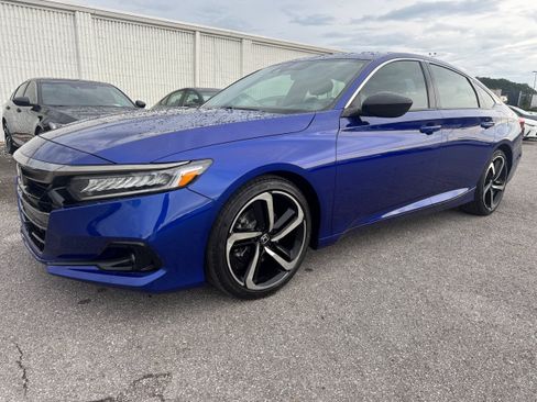 Used 2022 Honda Accord Sport image 2