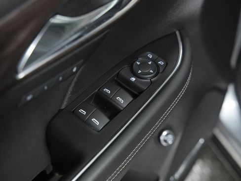 Used 2023 Buick Envision Avenir image 25