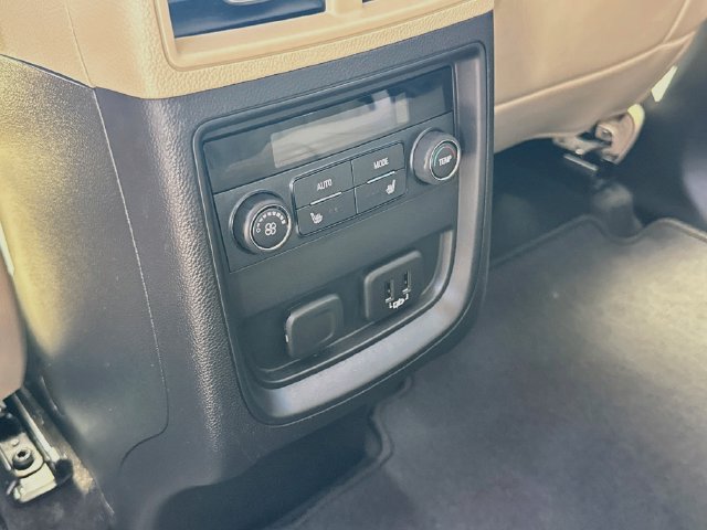 Used 2020 Buick Envision Essence FWD image 32