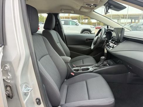 Used 2025 Toyota Corolla LE FWD image 27