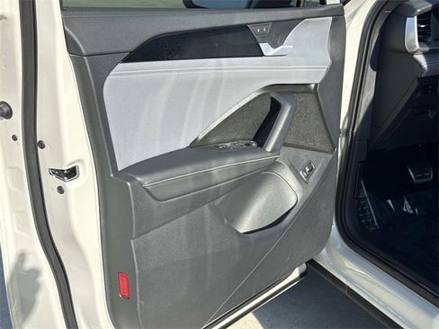 New 2026 Volkswagen Tiguan SE R-Line image 11