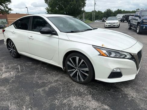 Used 2020 Nissan Altima 2.5 SR w/ Premium Package FWD image 2