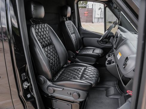 Used 2024 Mercedes-Benz Sprinter 3500 image 39