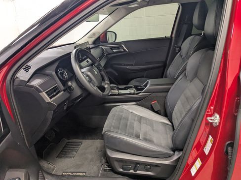Used 2025 Mitsubishi Outlander SE AWD/4WD image 23