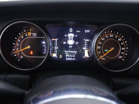 Used 2020 Jeep Gladiator Overland AWD/4WD image 6