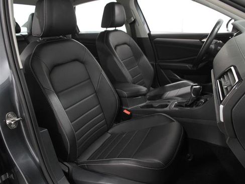 Used 2023 Volkswagen Jetta SE image 15