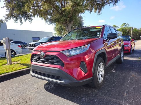 Used 2020 Toyota RAV4 LE FWD image 9
