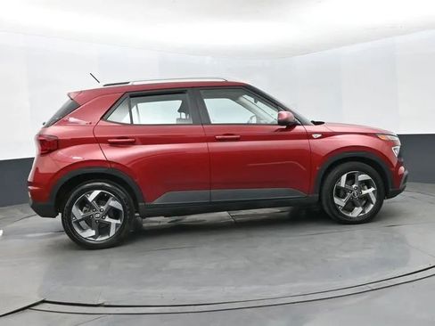 Used 2025 Hyundai Venue SEL image 4