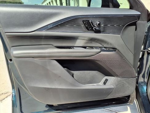 Used 2024 Cadillac Lyriq Luxury RWD image 17