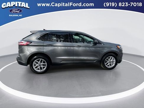 Used 2024 Ford Edge SEL w/ Convenience Package image 9