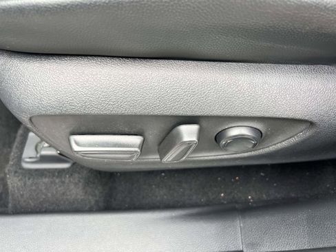 Used 2021 Toyota Highlander XLE image 17