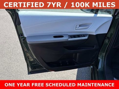 Used 2025 Toyota Sienna LE FWD image 13