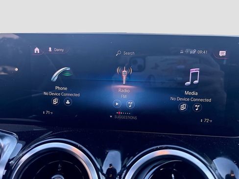 Used 2020 Mercedes-Benz GLB 250 w/ Premium Package image 26