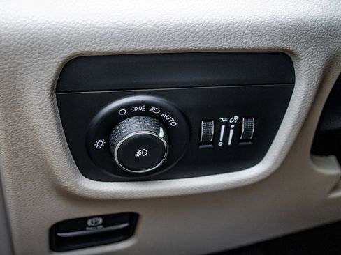 Used 2024 Jeep Grand Cherokee Limited AWD/4WD image 35