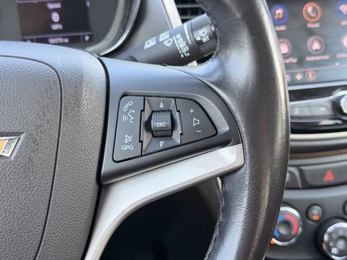 Used 2020 Chevrolet Trax LT w/ LT Convenience Package AWD/4WD image 20