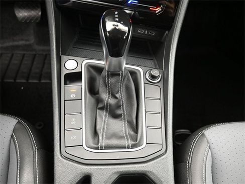 Certified 2025 Volkswagen Jetta SE image 25